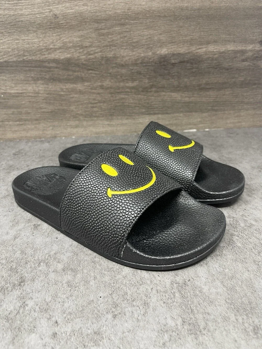 Chinatown Market Smiley Face Slide Sandals Black Yellow Casual Slides Size 7